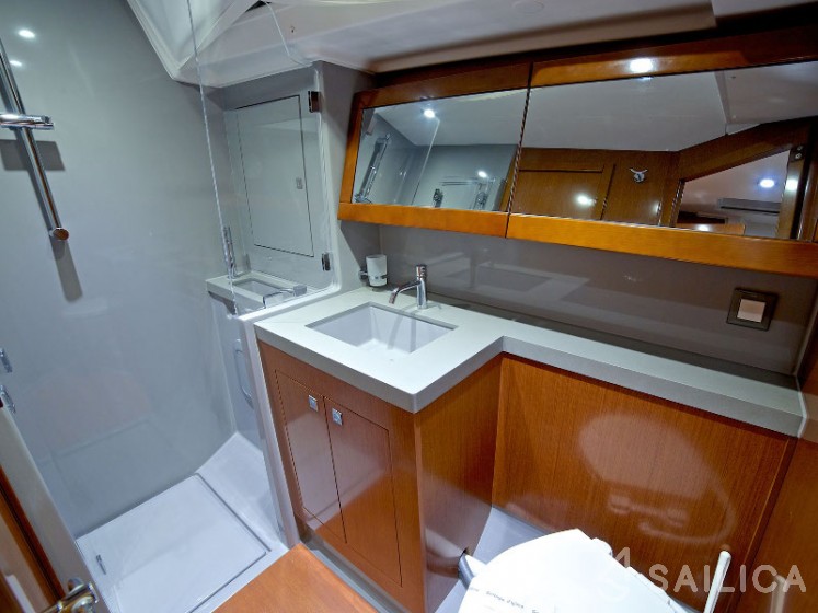 Oceanis 55 - Yacht Charter Sailica