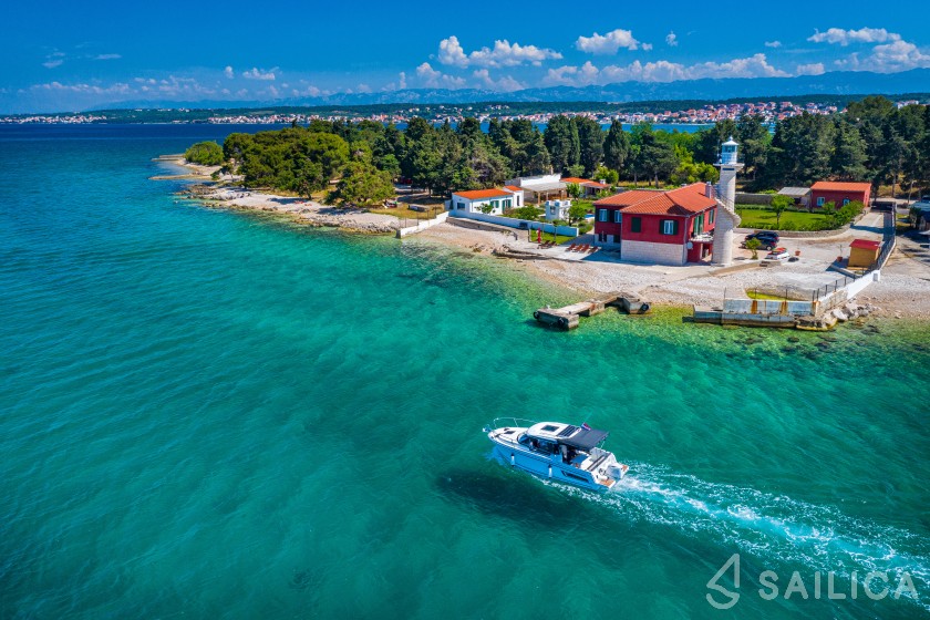Merry Fisher 795 - Yacht Charter Sailica