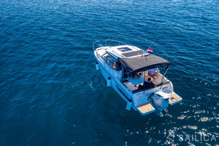 Merry Fisher 795 - Yacht Charter Sailica