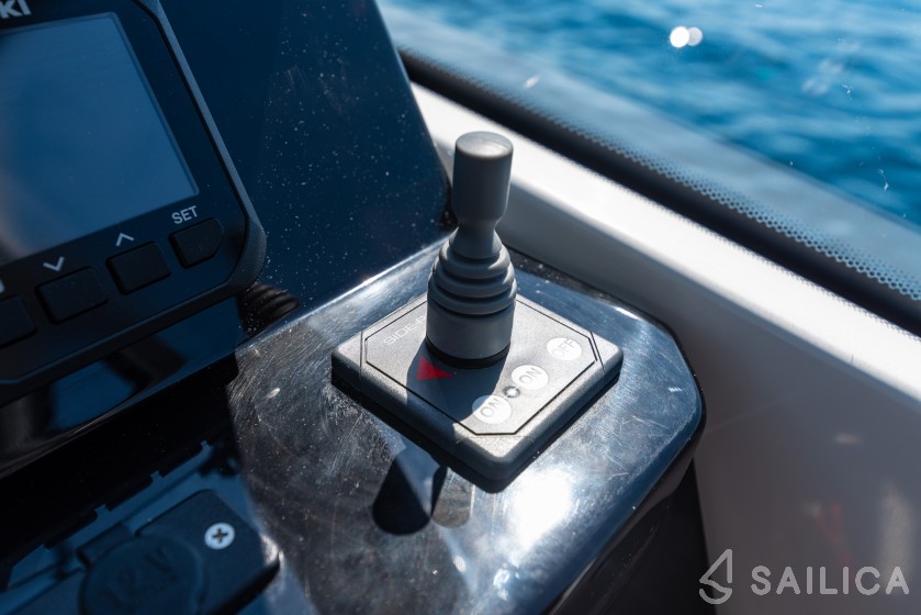 Merry Fisher 795 - Yacht Charter Sailica