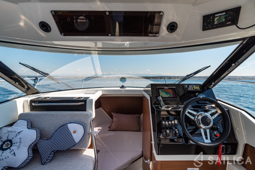 Merry Fisher 795 - Yacht Charter Sailica