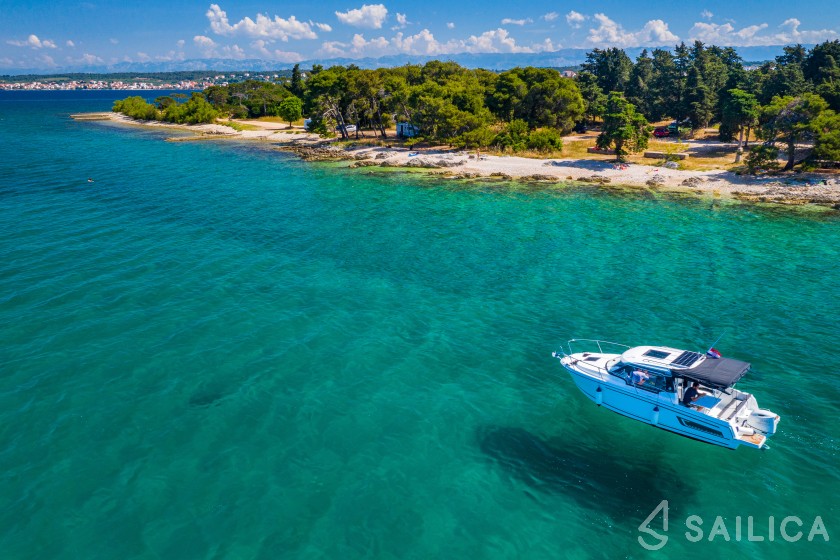 Merry Fisher 795 - Yacht Charter Sailica