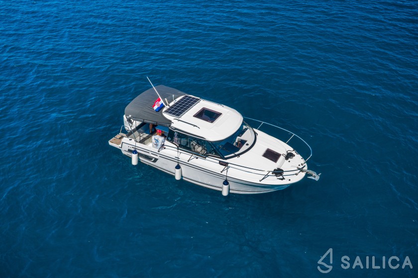 Merry Fisher 795 - Yacht Charter Sailica