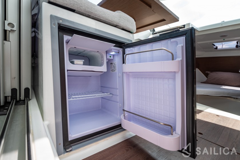 Merry Fisher 795 - Yacht Charter Sailica