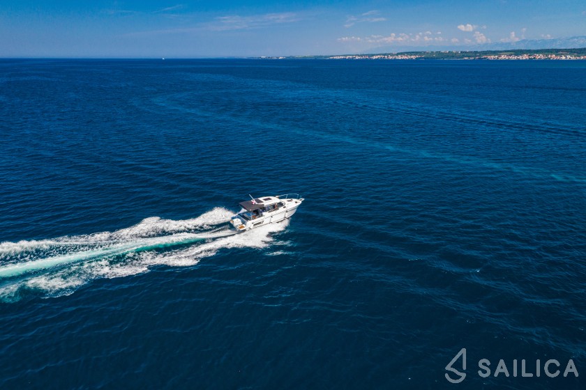 Merry Fisher 795 - Yacht Charter Sailica