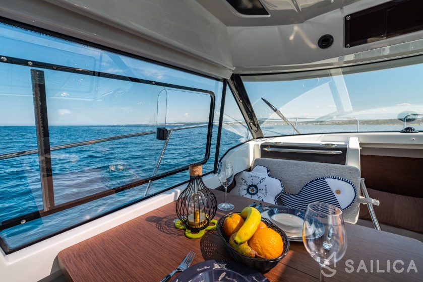 Merry Fisher 795 - Yacht Charter Sailica