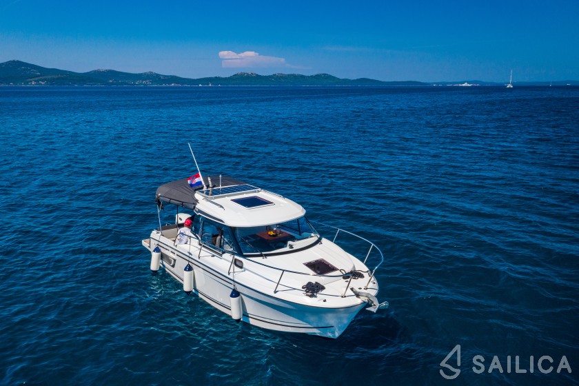 Merry Fisher 795 - Yacht Charter Sailica