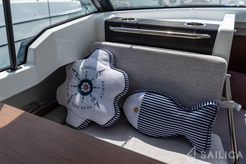 Merry Fisher 795 - Yacht Charter Sailica