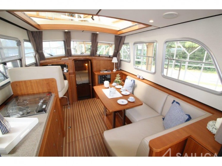 Linssen Grand Sturdy 29.9 Sedan - Yacht Charter Sailica