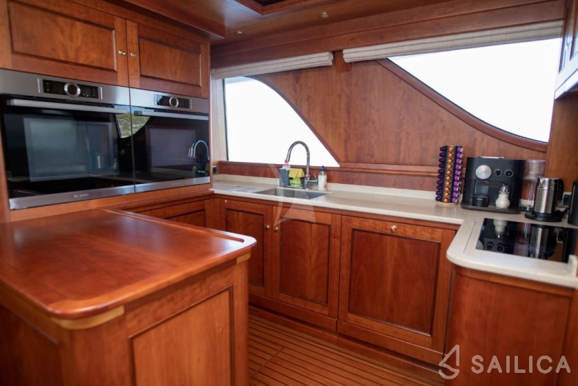 Motoryacht - Yacht Charter Sailica