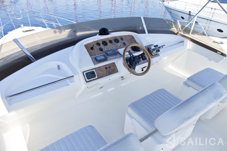 Princess 470 - Yacht Charter Sailica