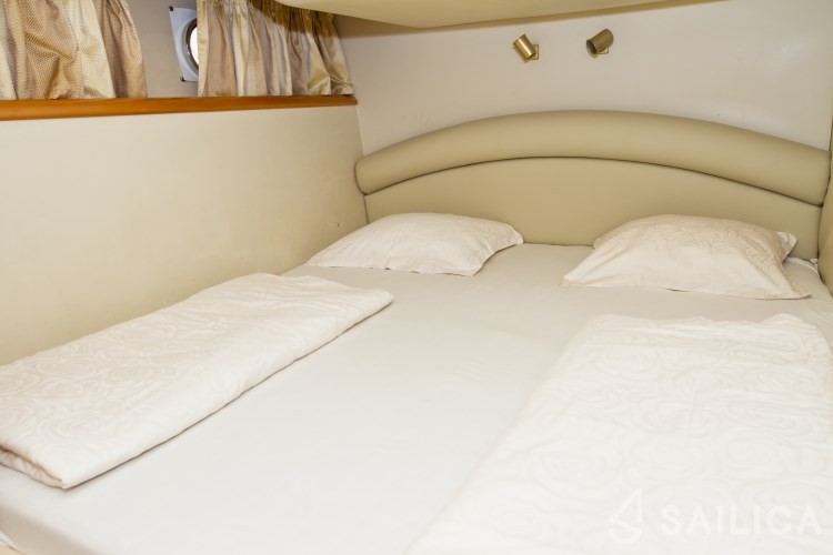 Princess 470 - Yacht Charter Sailica
