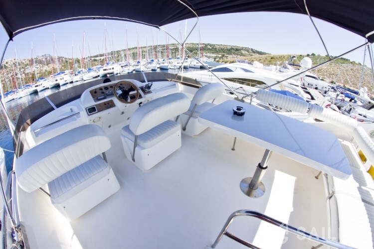 Princess 470 - Yacht Charter Sailica