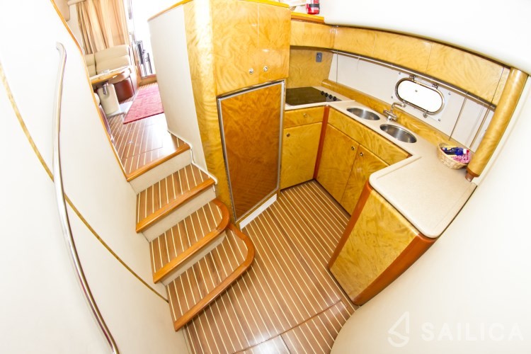 Princess 470 - Yacht Charter Sailica