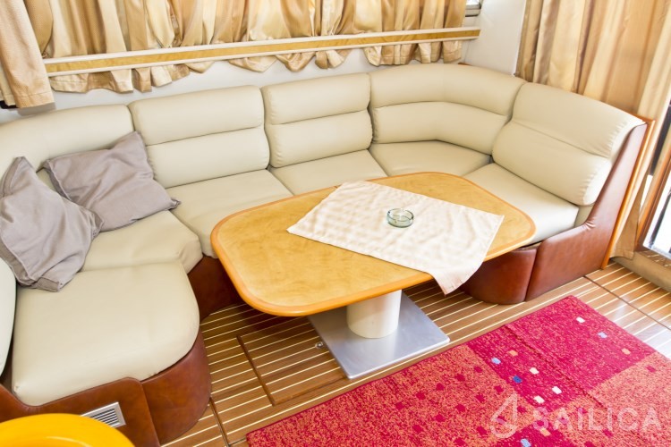 Princess 470 - Yacht Charter Sailica