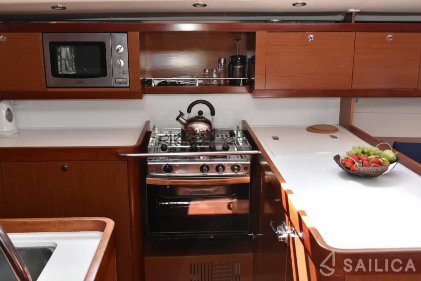 Oceanis 54 - Yacht Charter Sailica