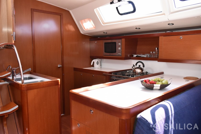 Oceanis 54 - Yacht Charter Sailica