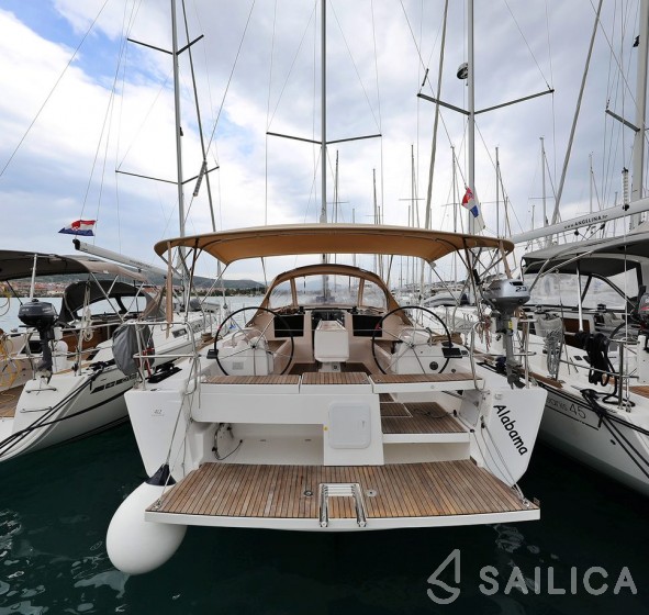 Dufour 412 GL - Yacht Charter Sailica