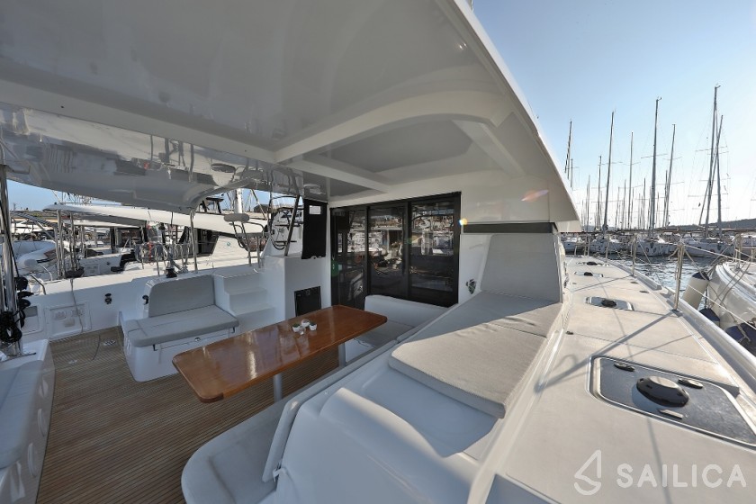 Lagoon 42 - Yacht Charter Sailica