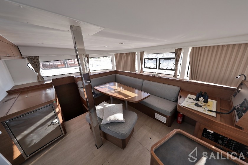 Lagoon 42 - Yacht Charter Sailica
