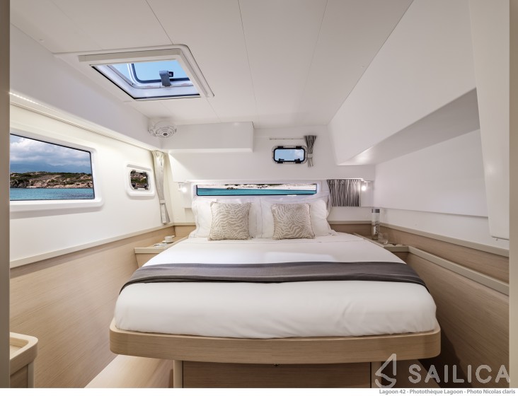 Lagoon 42 - Yacht Charter Sailica