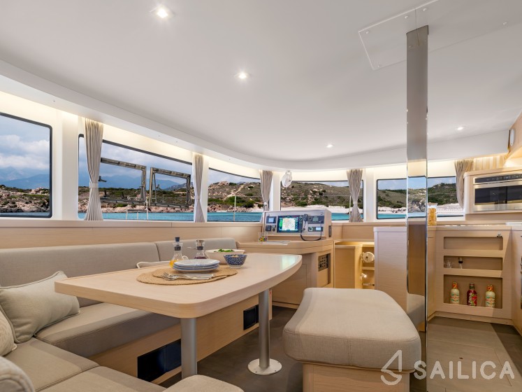 Lagoon 42 - Yacht Charter Sailica