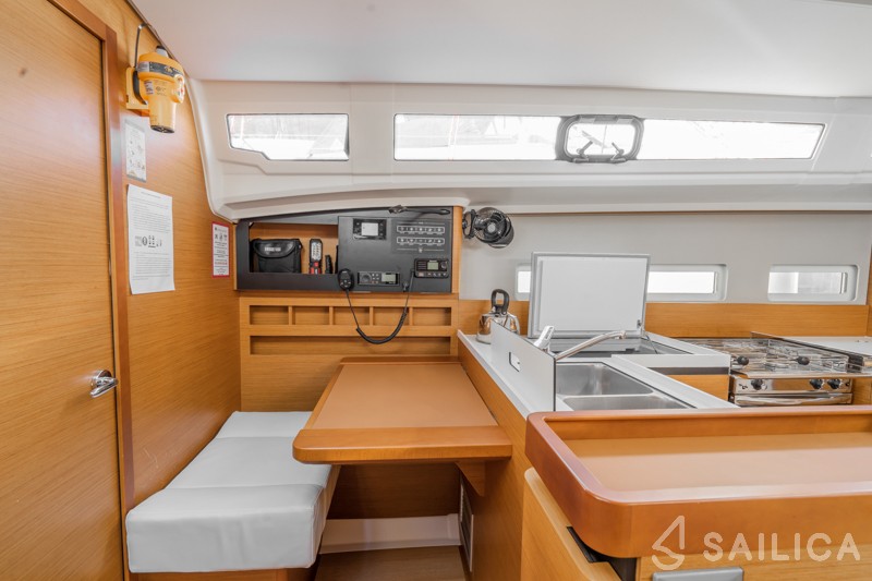 Sun Odyssey 410 - Yacht Charter Sailica