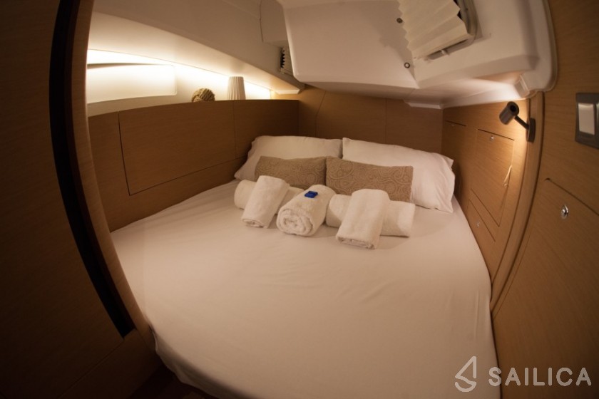 Sun Odyssey 410 - Yacht Charter Sailica