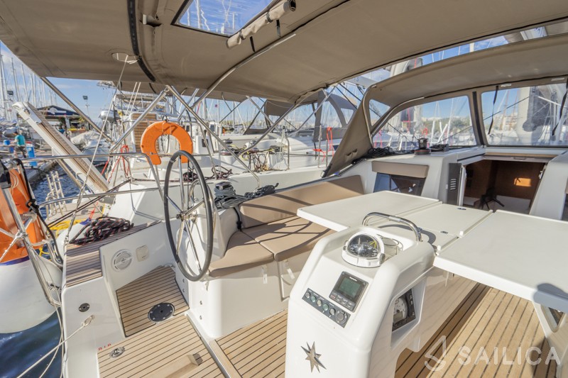 Sun Odyssey 410 - Yacht Charter Sailica