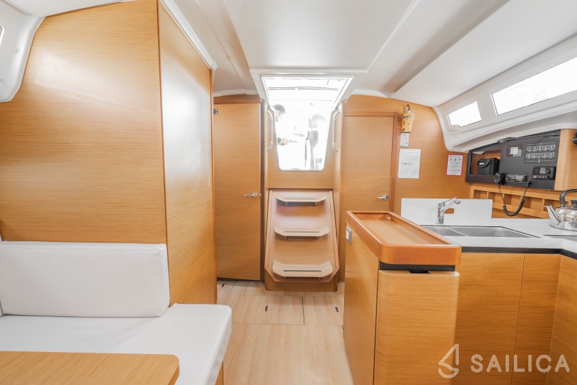 Sun Odyssey 410 - Yacht Charter Sailica