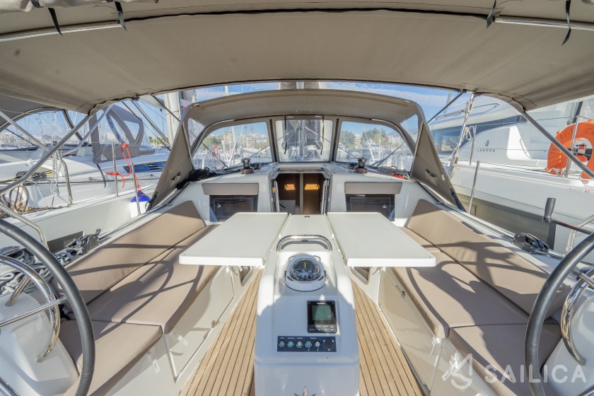 Sun Odyssey 410 - Yacht Charter Sailica