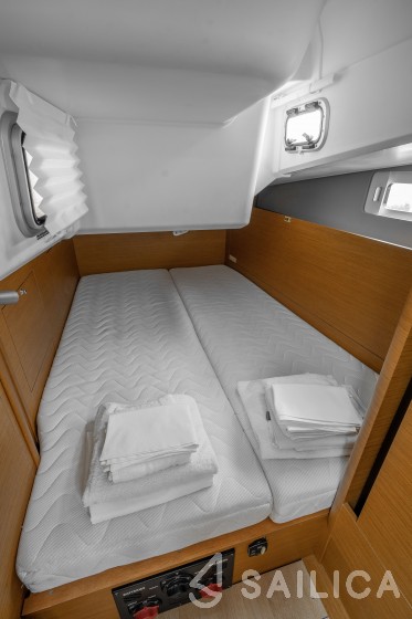 Sun Odyssey 410 - Yacht Charter Sailica