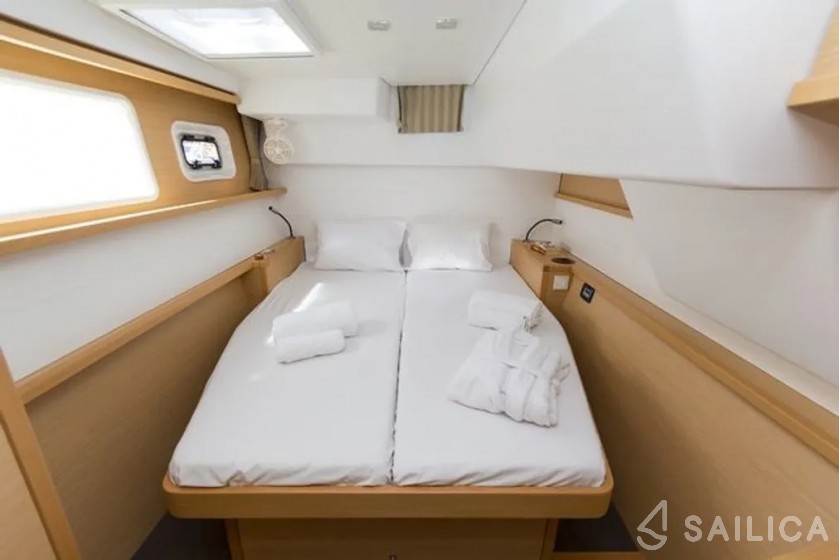 Lagoon 450  Flybridge - Yacht Charter Sailica