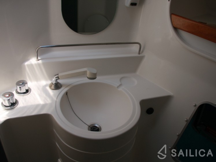 Athena 38 - Yacht Charter Sailica