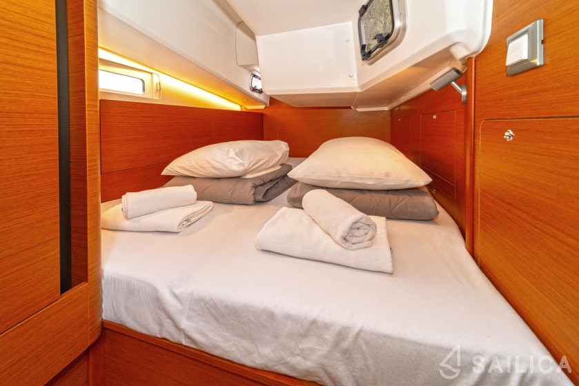 Sun Odyssey 410 - Yacht Charter Sailica