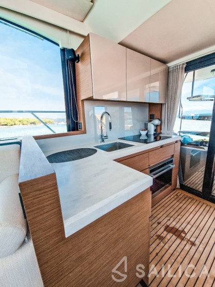 Monte Carlo 52 - Yacht Charter Sailica