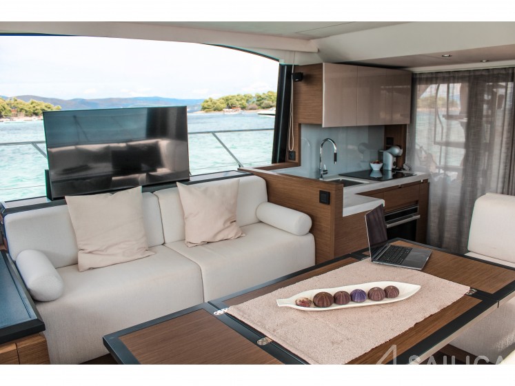Monte Carlo 52 - Yacht Charter Sailica