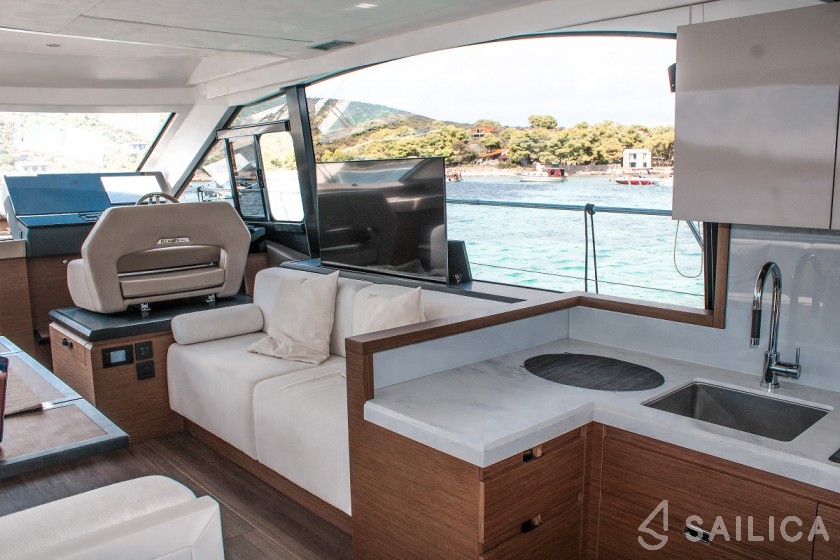 Monte Carlo 52 - Yacht Charter Sailica