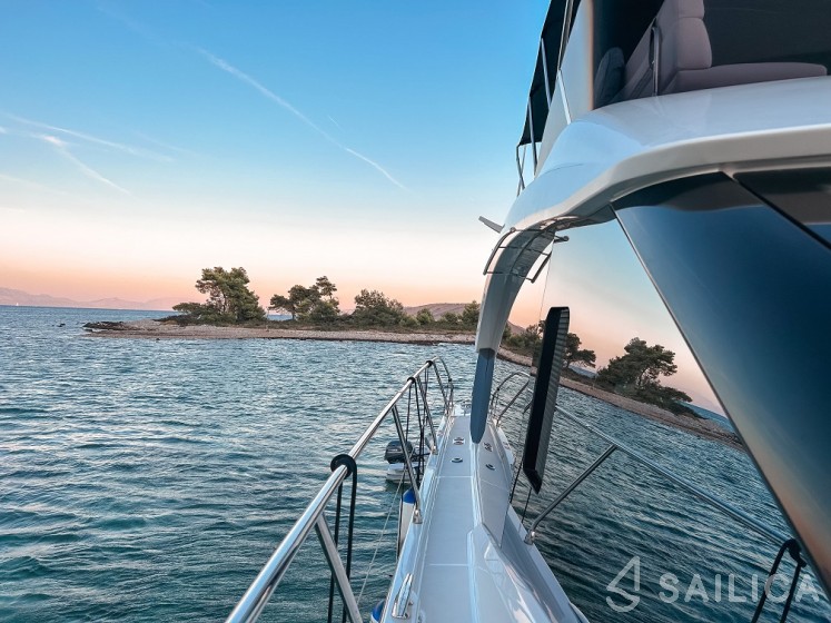 Monte Carlo 52 - Yacht Charter Sailica