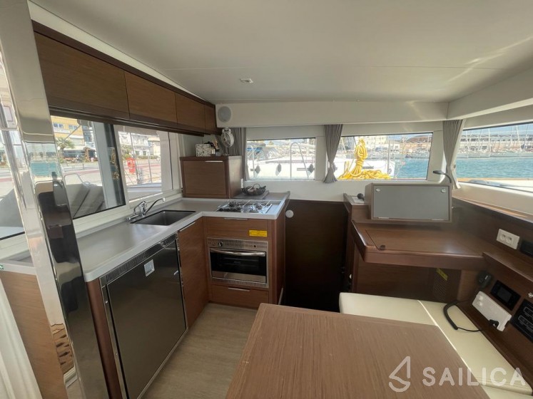Lagoon 40 - Yacht Charter Sailica
