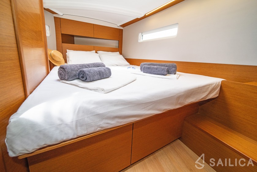 Sun Odyssey 410 - Yacht Charter Sailica