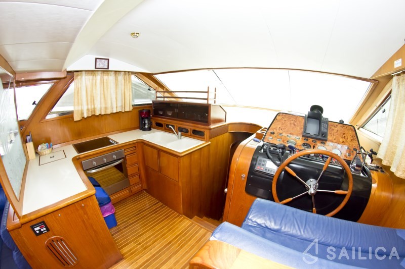 Yaretti 1910 - Yacht Charter Sailica