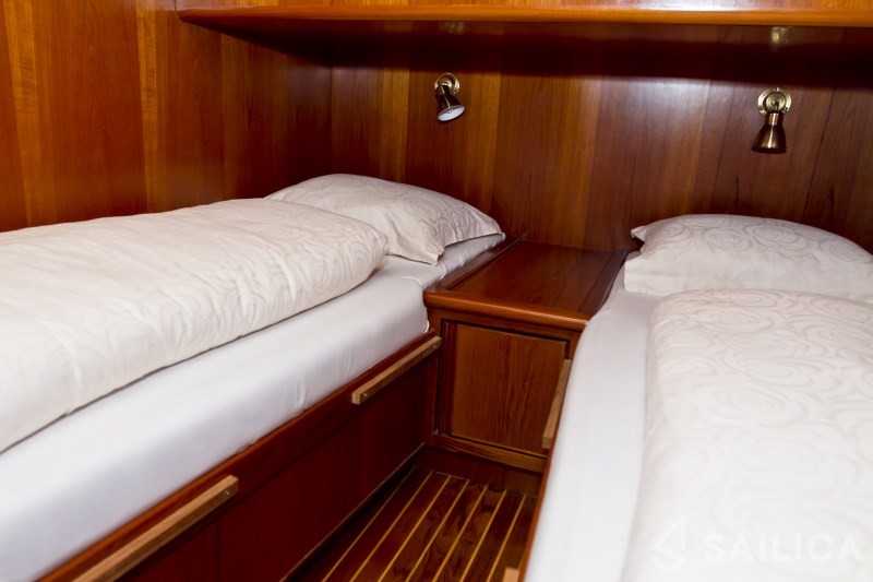 Yaretti 1910 - Yacht Charter Sailica