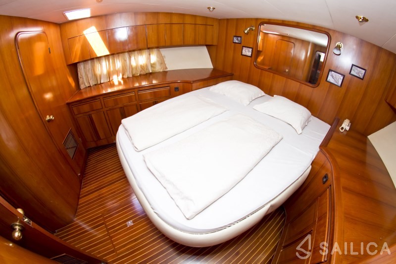 Yaretti 1910 - Yacht Charter Sailica