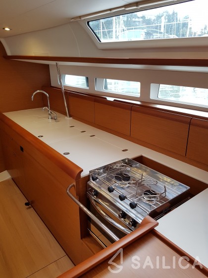 Sun Odyssey 519 - Yacht Charter Sailica