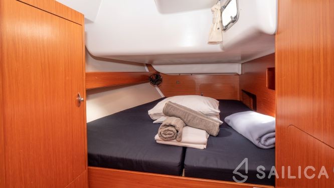 Oceanis 43 - Yacht Charter Sailica