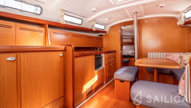 Oceanis 43 - Yacht Charter Sailica