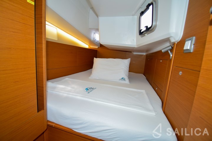 Sun Odyssey 410 - Yacht Charter Sailica