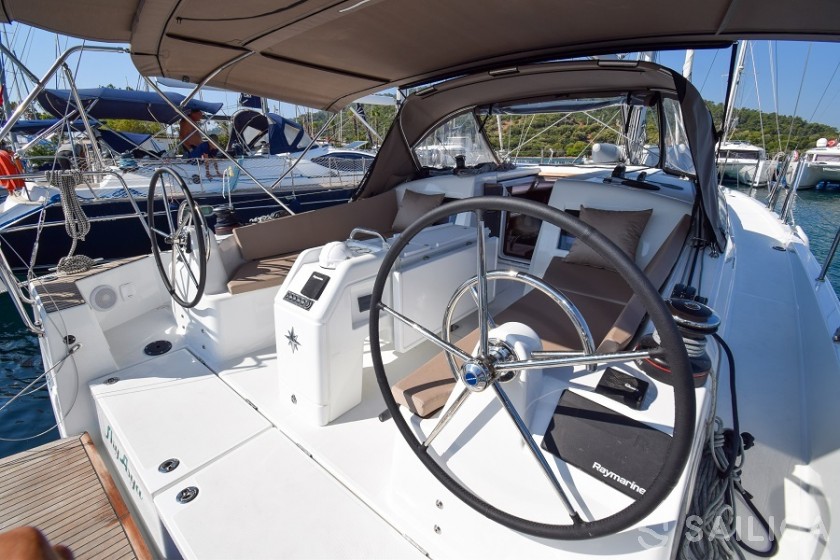 Sun Odyssey 410 - Yacht Charter Sailica