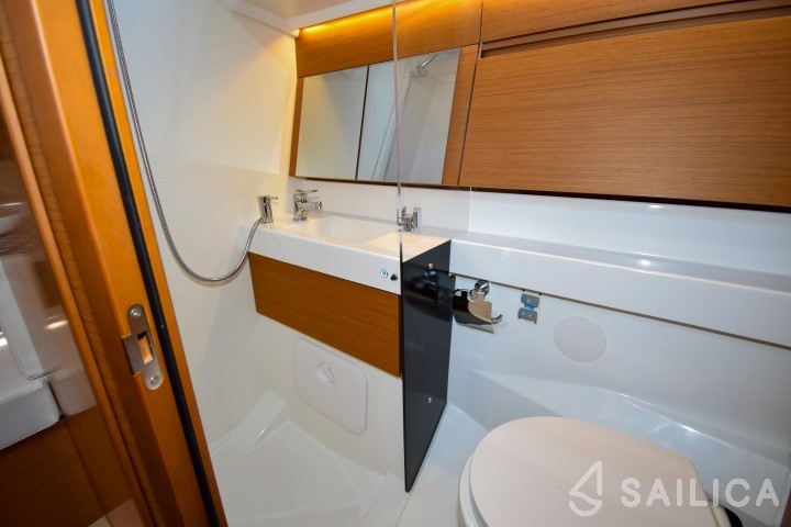 Sun Odyssey 410 - Yacht Charter Sailica